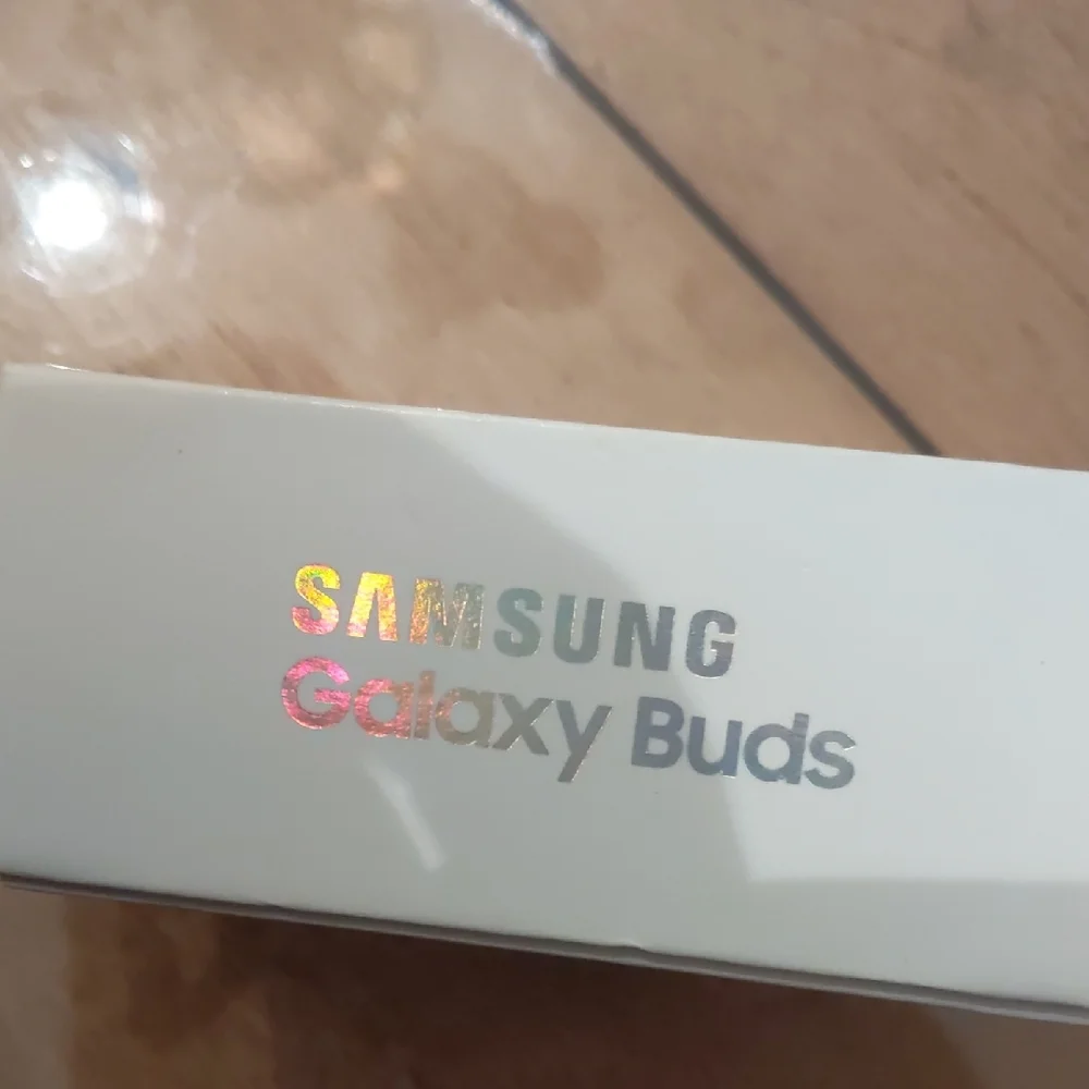 Samsung White True Wireless Earbuds